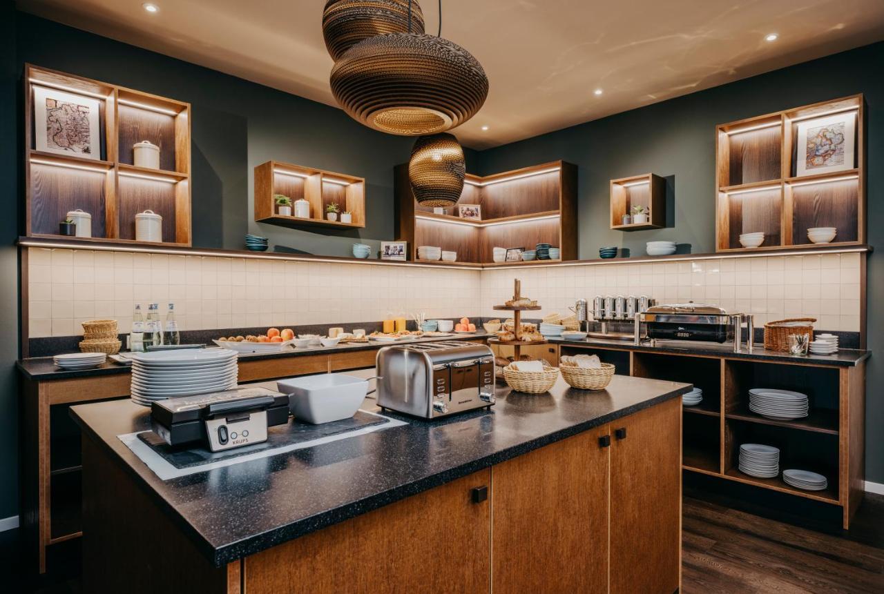 Boutique-Hotel Zur Alten Post 부숨 외부 사진