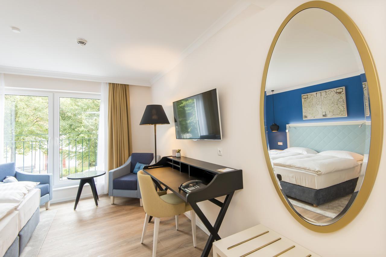 Boutique-Hotel Zur Alten Post 부숨 외부 사진