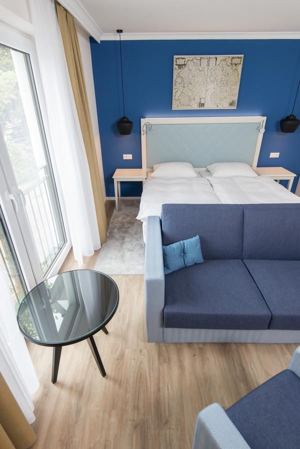 Boutique-Hotel Zur Alten Post 부숨 외부 사진