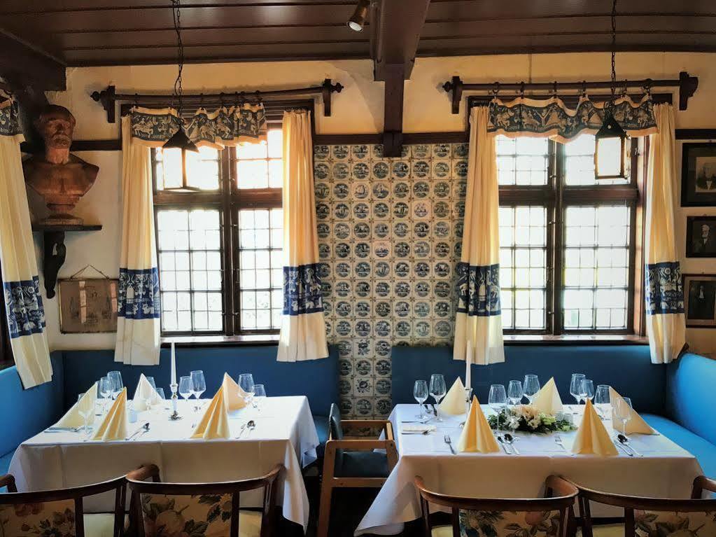 Boutique-Hotel Zur Alten Post 부숨 외부 사진