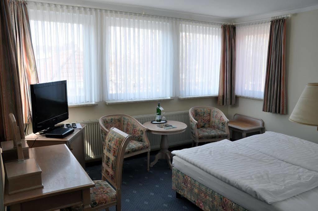 Boutique-Hotel Zur Alten Post 부숨 외부 사진