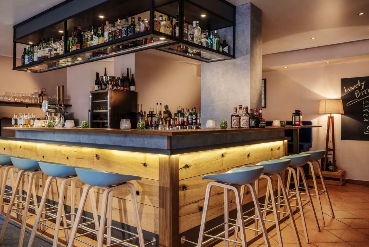 Boutique-Hotel Zur Alten Post 부숨 외부 사진