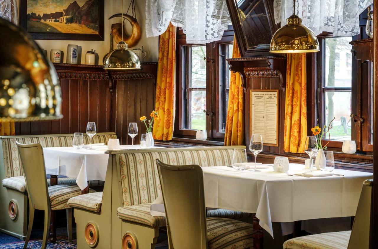Boutique-Hotel Zur Alten Post 부숨 외부 사진